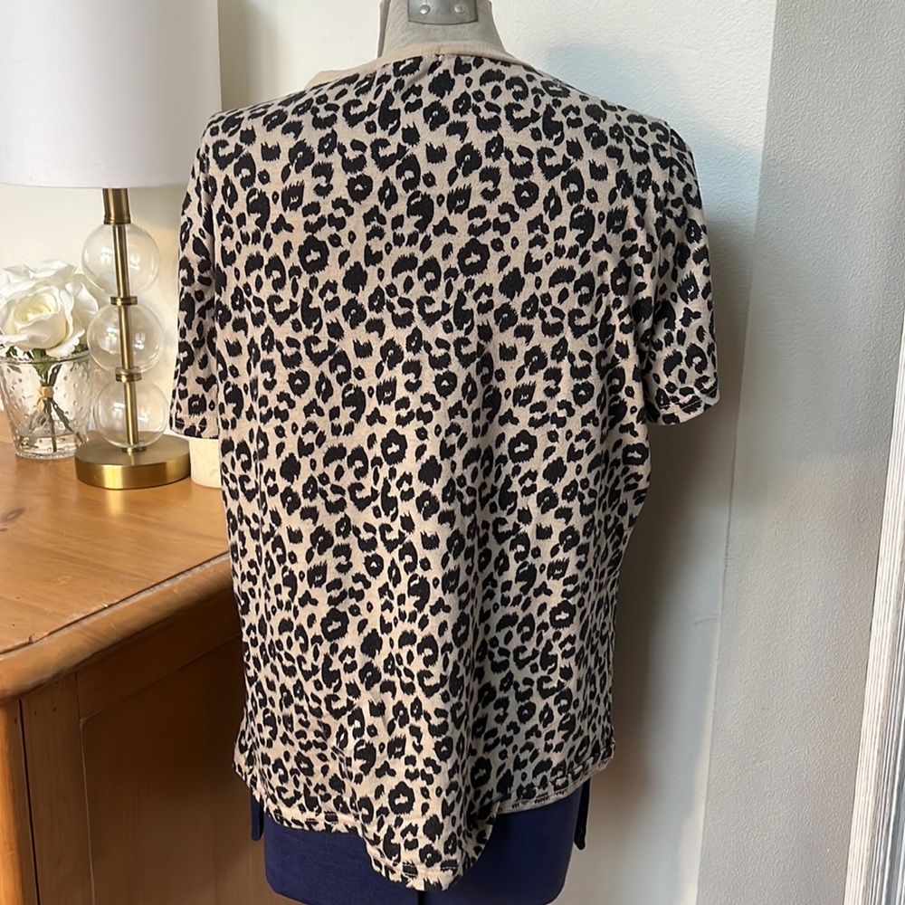 💵$1 sale💵 Leopard Print TShirt - Picture 2 of 3